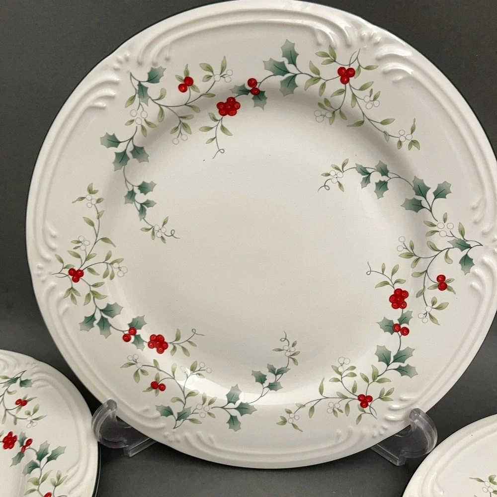 Pfaltzgraff Winterberry‎ Dinner Plates White Red Green 10 3/8